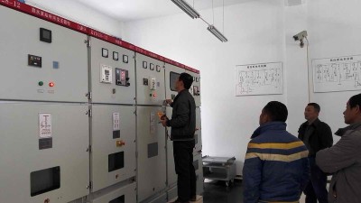 開關柜梯級式電纜橋架和槽型電纜橋架的區(qū)別【千亞電氣】